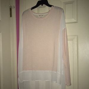 OLIVE & OAK Sweater. very lightweight and flowy!